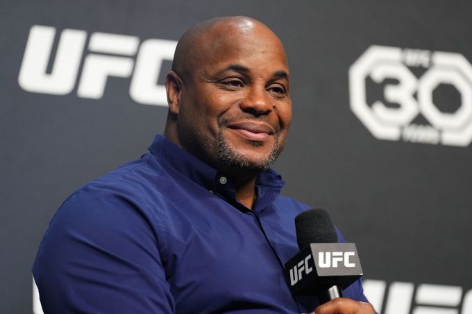 Preview Кормье уверен: Махачев не боится Топурии