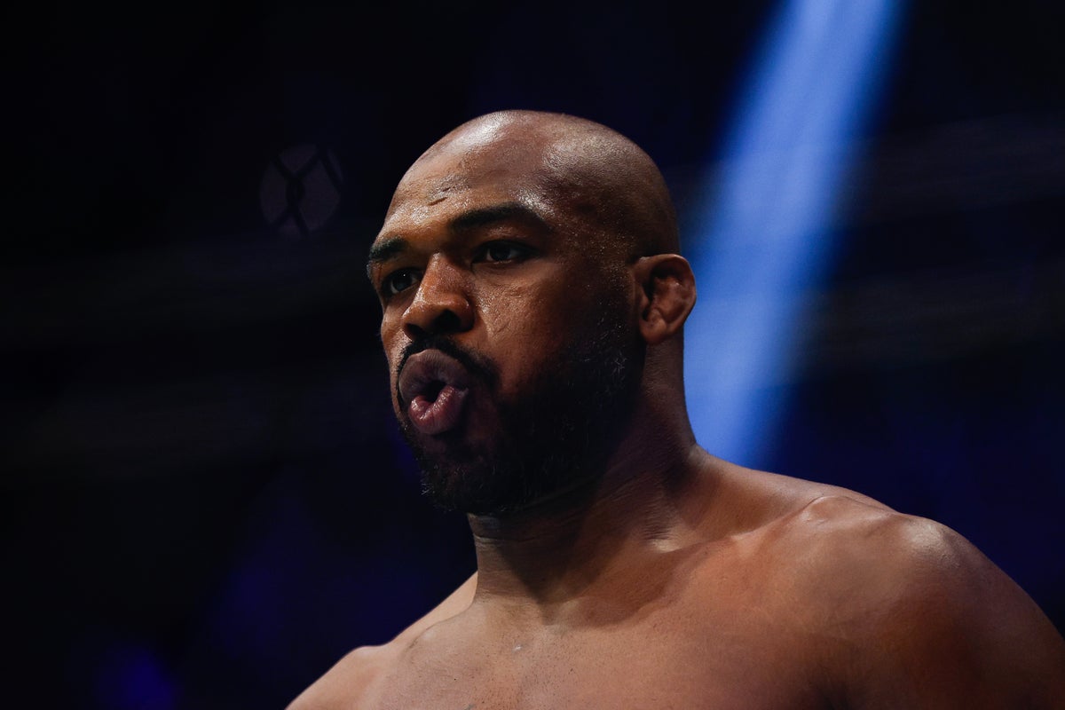 Preview «Драться этим летом или быть лишенным пояса»: Реакция фанатов на обещание Джона Джонса вернуться, главные истории MMA недели