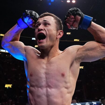 Гаджи Рабаданов досрочно победил Марка Диакизе за 32 секунды на PFL 3