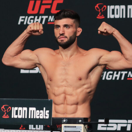 Арман Царукян задушил легенду Bellator, ответив Пэдди Пимблетту