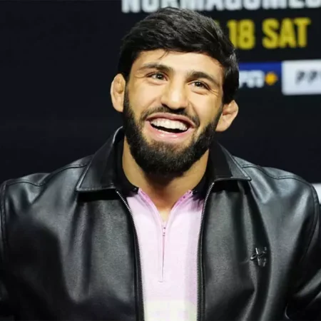 Подтвержден запасной боец для главного поединка UFC 317: Топовый легковес готов подстраховать