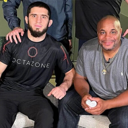 Дэниел Кормье: Ислам Махачев должен вернуть себе звание лучшего бойца P4P