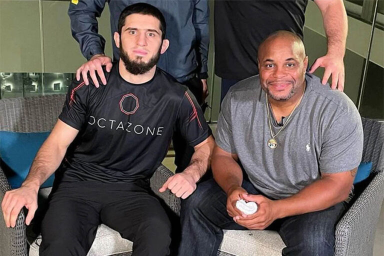 Preview Дэниел Кормье: Ислам Махачев должен вернуть себе звание лучшего бойца P4P