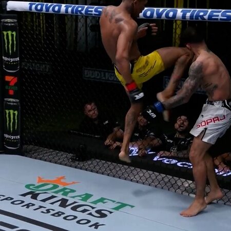 Густаво Оливейра наносит потрясающий удар локтем с разворота, претендующий на «Нокаут года» на PFL Europe 2