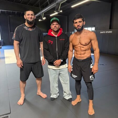 Фанаты Дрикуса Дю Плесси сходят с ума в комментариях к UFC 319: «Победа DDP благодаря лучшей иммунной системе» и другие безумные прогнозы