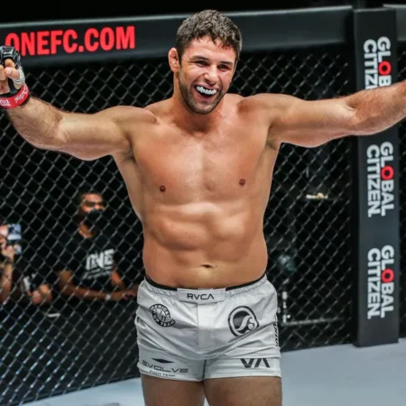 UFC подписывает звезду ONE Championship, которого фанаты называют «лучшим грепплером-тяжеловесом»