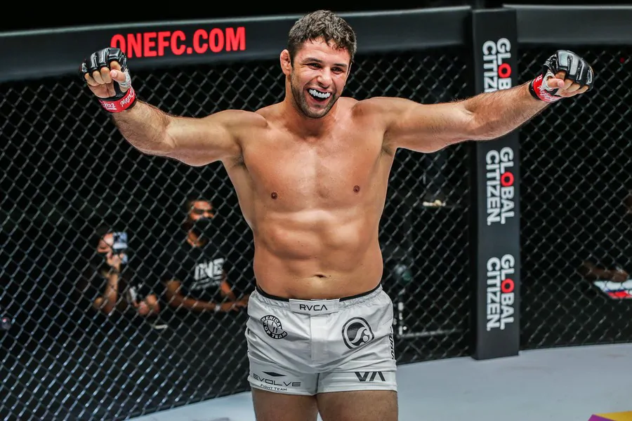 Preview UFC подписывает звезду ONE Championship, которого фанаты называют «лучшим грепплером-тяжеловесом»
