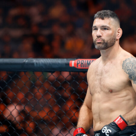 Бывший чемпион UFC Крис Вайдман подшучен за неудачное подписание контракта с GFL