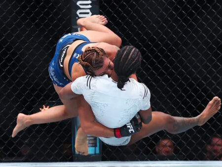 Боец UFC, бывшая стриптизерша, трижды заставила IShowSpeed сдаться в шутливом спарринге