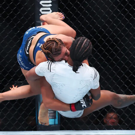 Боец UFC, бывшая стриптизерша, трижды заставила IShowSpeed сдаться в шутливом спарринге