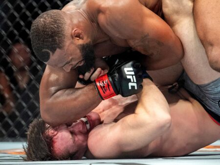Легенда UFC, которая устроила величайшему бойцу тяжелейший поединок, по сообщениям, пойдет по стопам Даррена Тилла