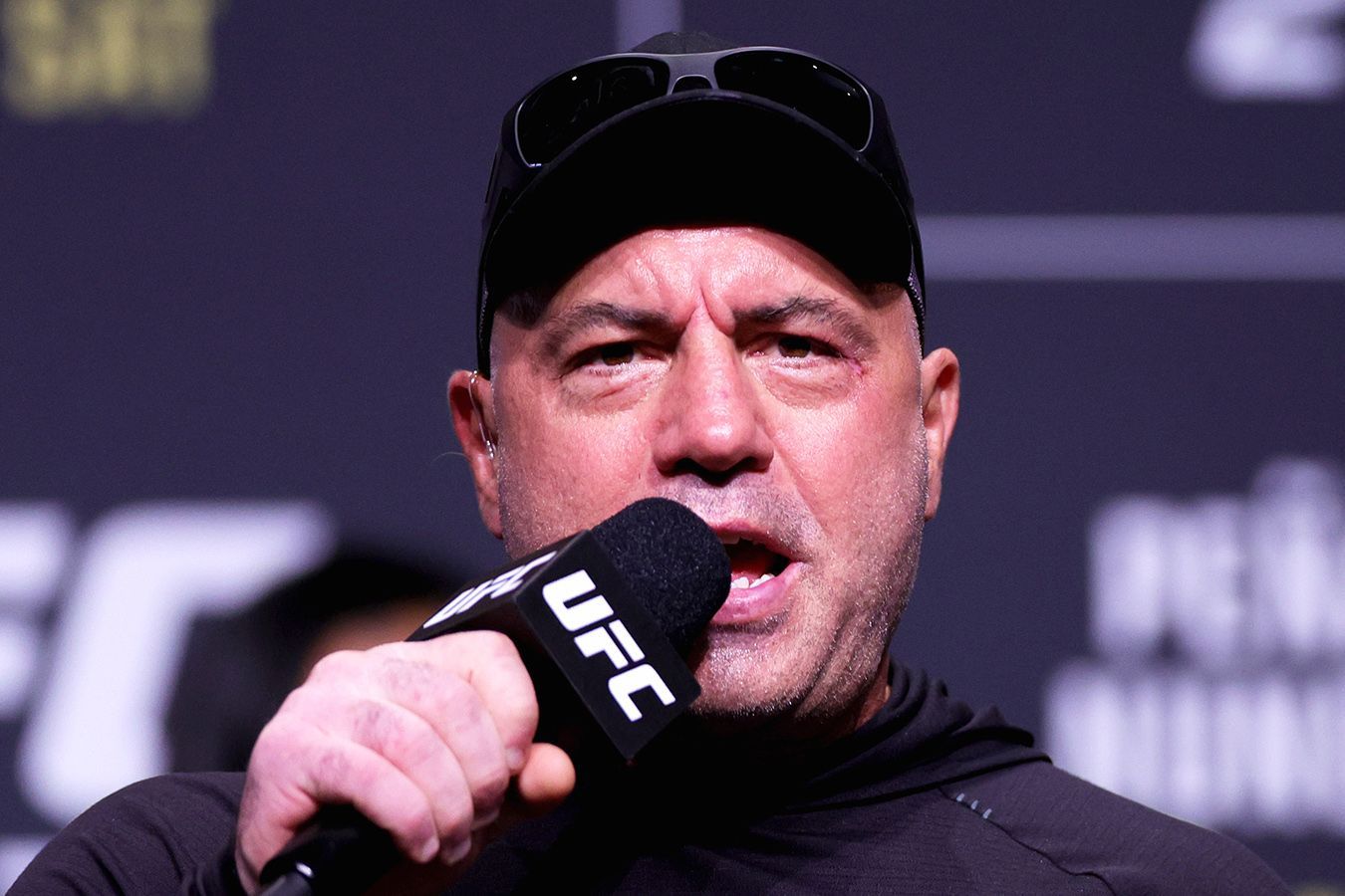 Preview Джо Роган возвращается в команду комментаторов UFC 320, подтверждено и возвращение любимого репортера