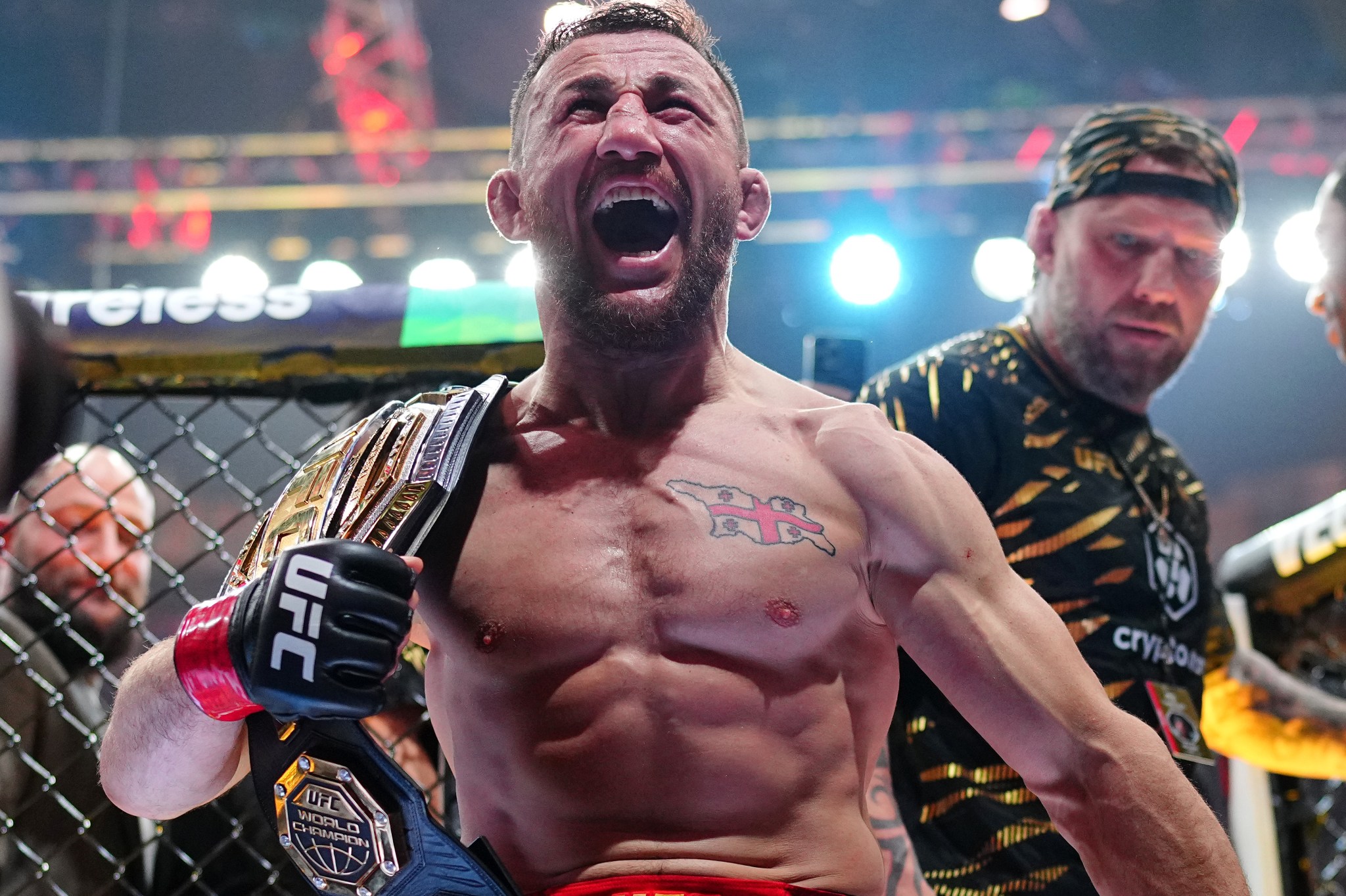 Preview Напряженное взвешивание Мераба Двалишвили на UFC 320: драматический момент с ширмой