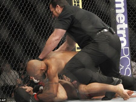 Бывший боец UFC, заявлявший, что превзойдет Деметриуса Джонсона в грэпплинге, был жестоко задушен до потери сознания