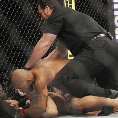 Бывший боец UFC, заявлявший, что превзойдет Деметриуса Джонсона в грэпплинге, был жестоко задушен до потери сознания