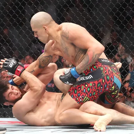 UFC 320 не разрешил вражду Алекса Перейры и Магомеда Анкалаева: тренер Перейры отпускает колкости