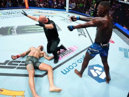 Восхищенная реакция Исраэля Адесаньи на нокаут Алекса Перейры на UFC 320