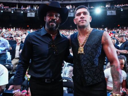 Алекс Перейра может повторить рекорд легенды UFC, державшийся 13 лет, в потенциальном супербое с Джоном Джонсом