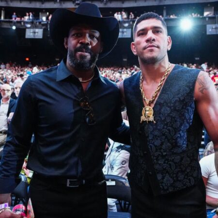 Алекс Перейра может повторить рекорд легенды UFC, державшийся 13 лет, в потенциальном супербое с Джоном Джонсом