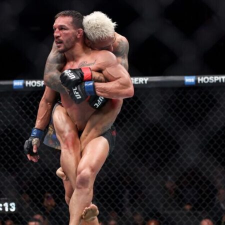 Чарльз Оливейра бросает вызов Майклу Чендлеру за право боя с Конором МакГрегором в Белом доме