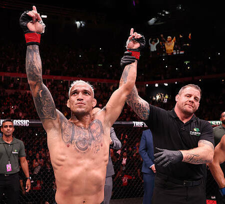 Чарльз Оливейра предлагает бой звезде UFC, назвавшей его «глупым дилетантом» после поражения Илии Топурии