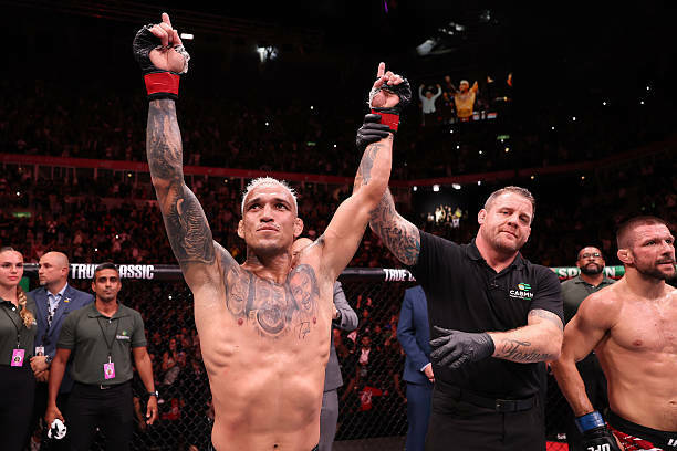 Preview Чарльз Оливейра предлагает бой звезде UFC, назвавшей его «глупым дилетантом» после поражения Илии Топурии